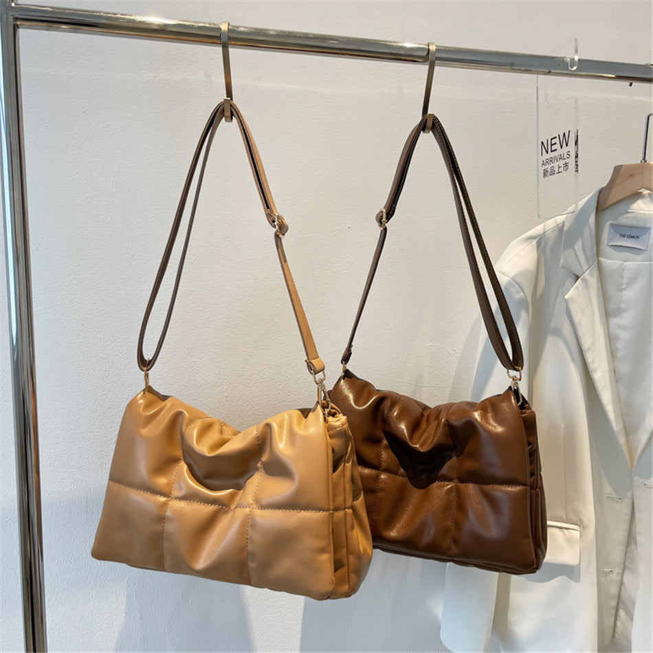 Maxi Quilted Bott Shoulder Bag