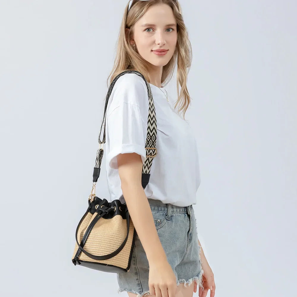 Marília Bucket Crossbody Bag