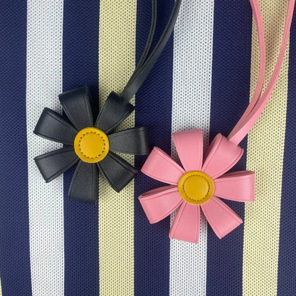 Daisy Charm Colour