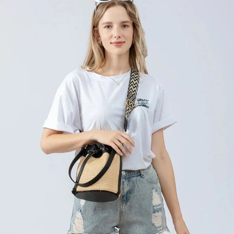 Marília Bucket Crossbody Bag