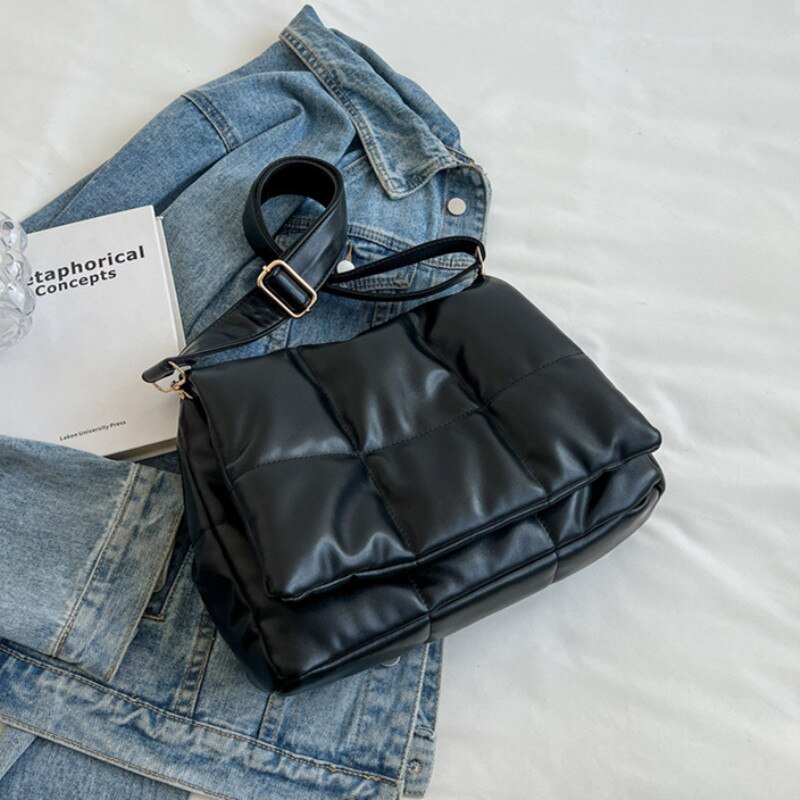 Maxi Quilted Bott Shoulder Bag