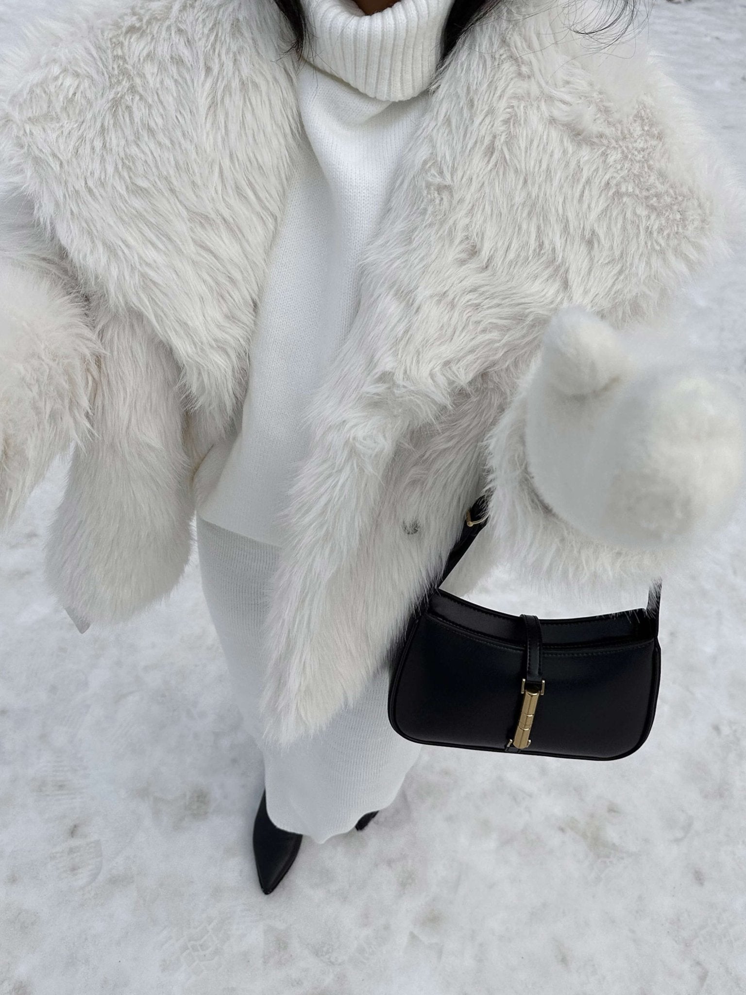 Rose clutch with strap